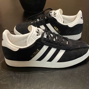 Adidas Gazelle - size 7 women’s/5 men’s